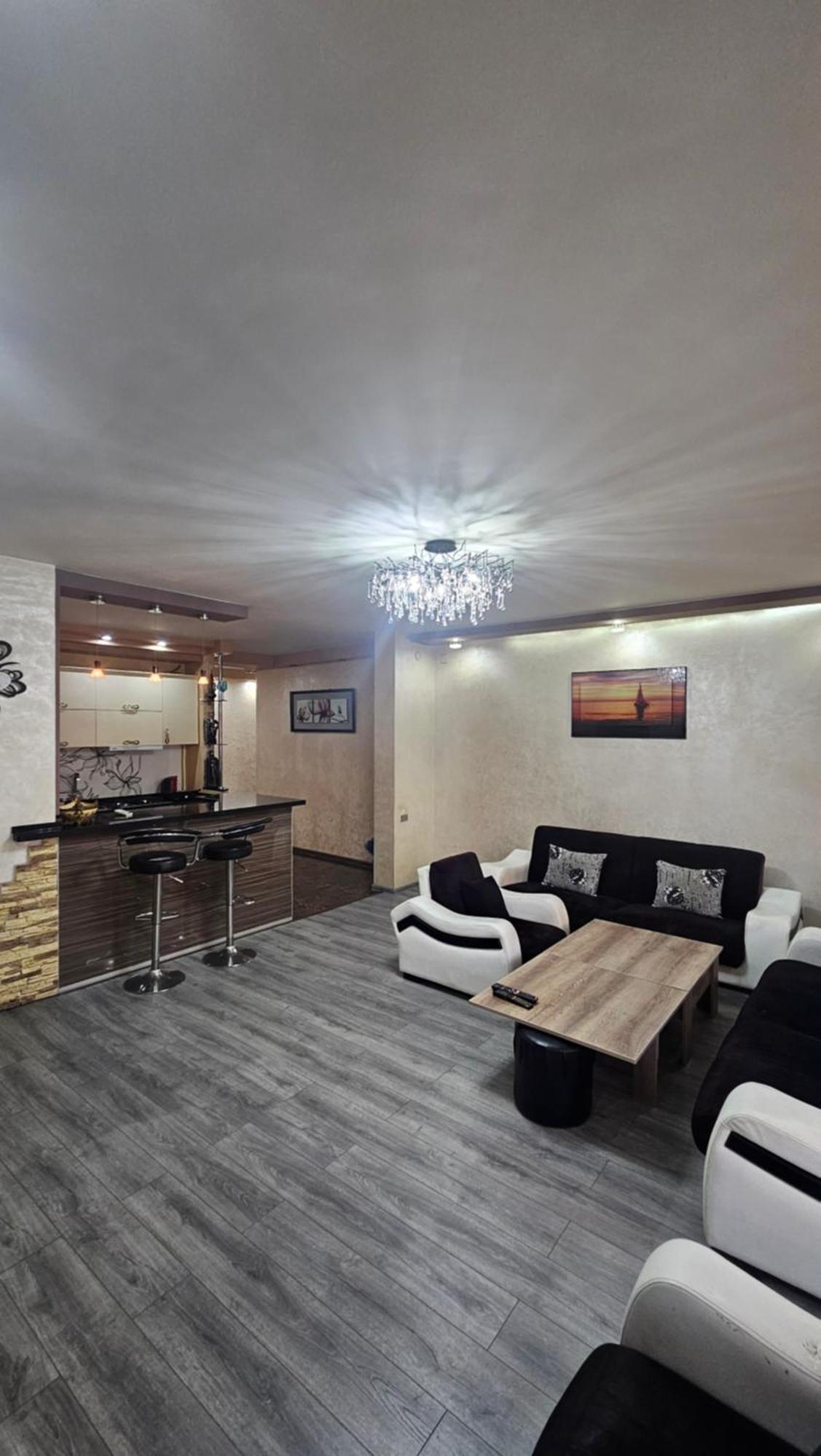 Nukri-2017 Apartment Батуми Стая снимка