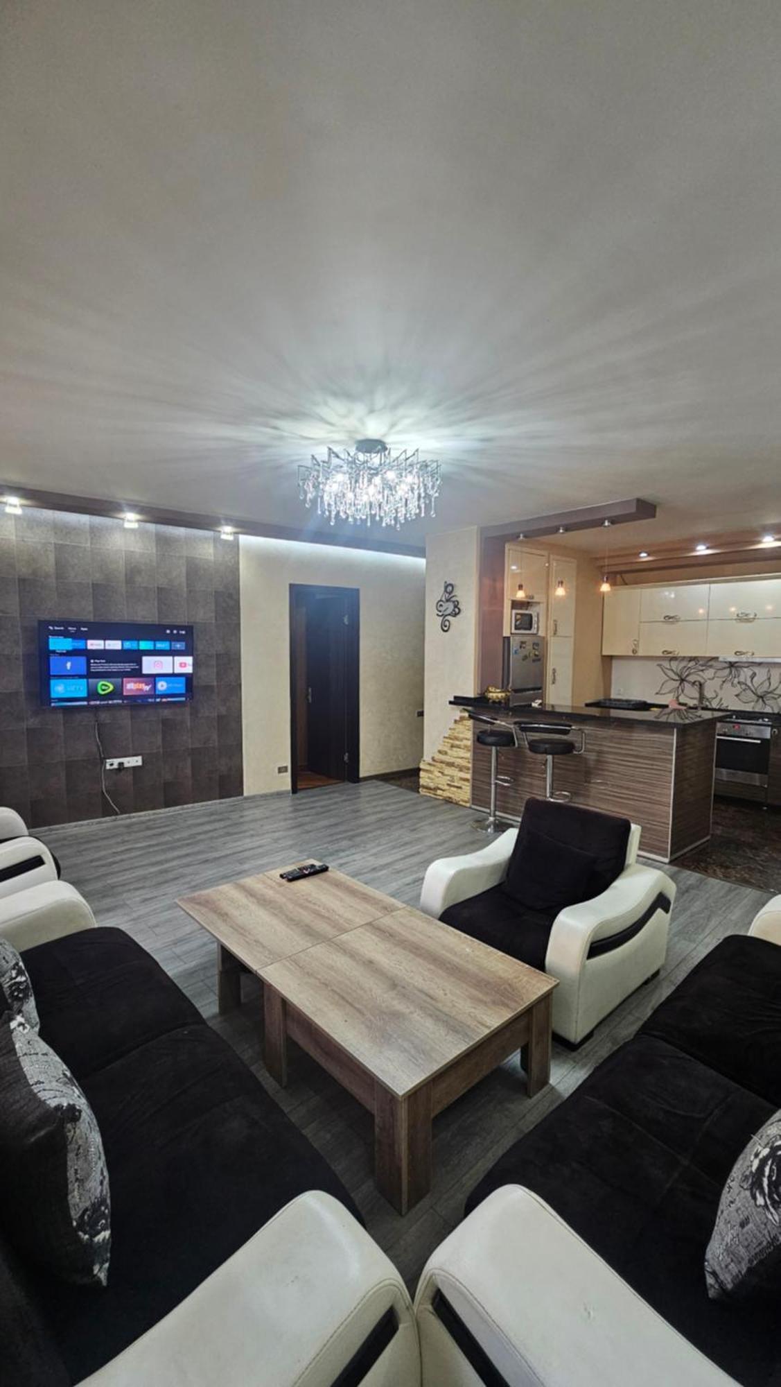 Nukri-2017 Apartment Батуми Стая снимка