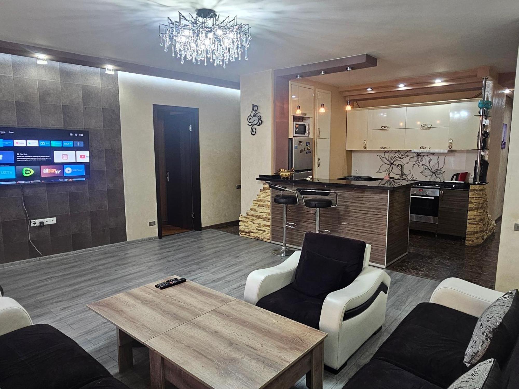 Nukri-2017 Apartment Батуми Стая снимка
